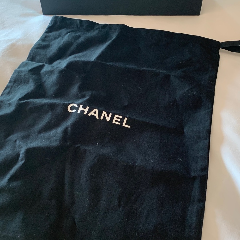 Authentic Chanel dust bag with strings, mid size , brand new condition.